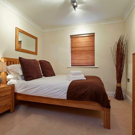 2 Bed 2 Bath At Jago Crt In Newbury - Free Allocated Parking Buitenkant foto