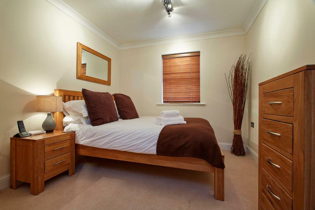 2 Bed 2 Bath At Jago Crt In Newbury - Free Allocated Parking Buitenkant foto