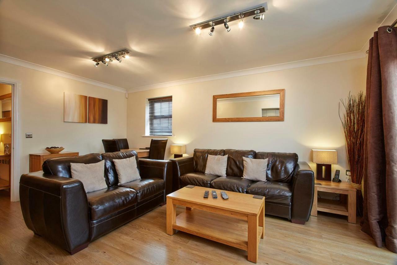 2 Bed 2 Bath At Jago Crt In Newbury - Free Allocated Parking Buitenkant foto